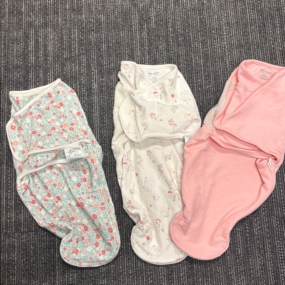 3 Aden + Anais Baby Essentials Swaddles size 0-3mo